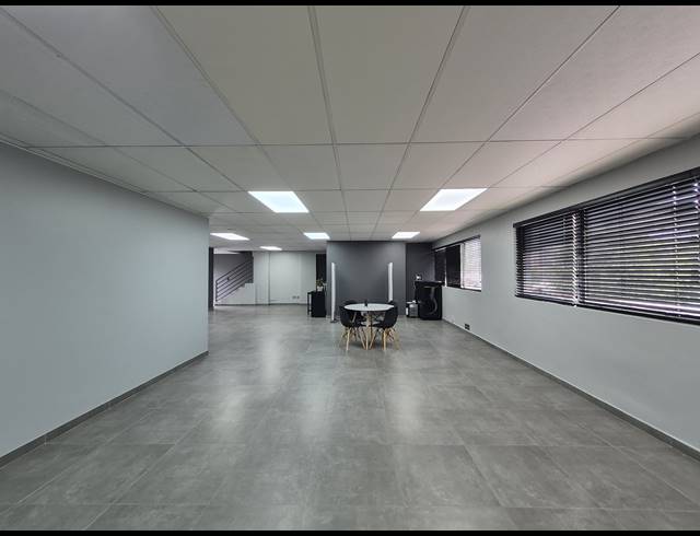 650M² OFFICE FOR SALE IN SUNNINGHILL